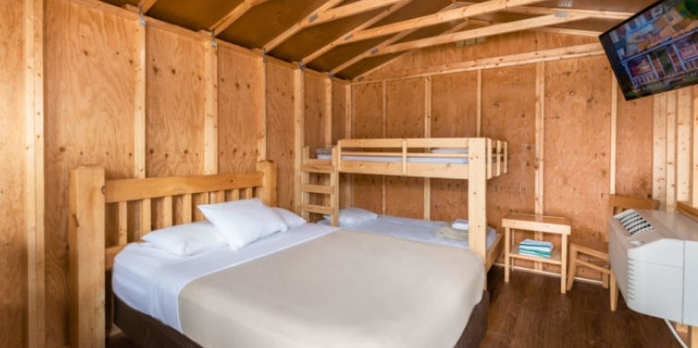 largcabin1